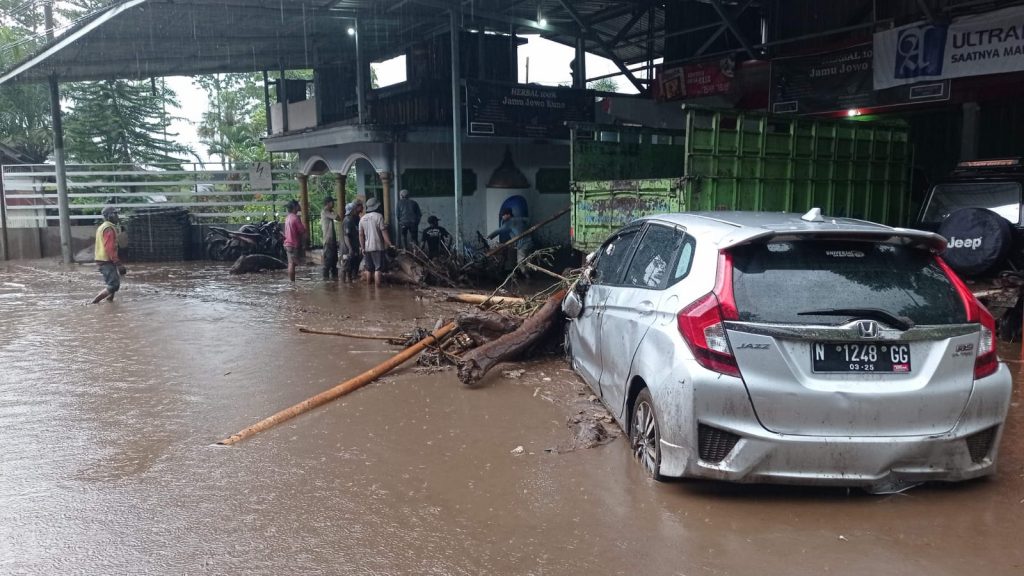 Panggilan Solidaritas Bantu Banjir Bandang Batu