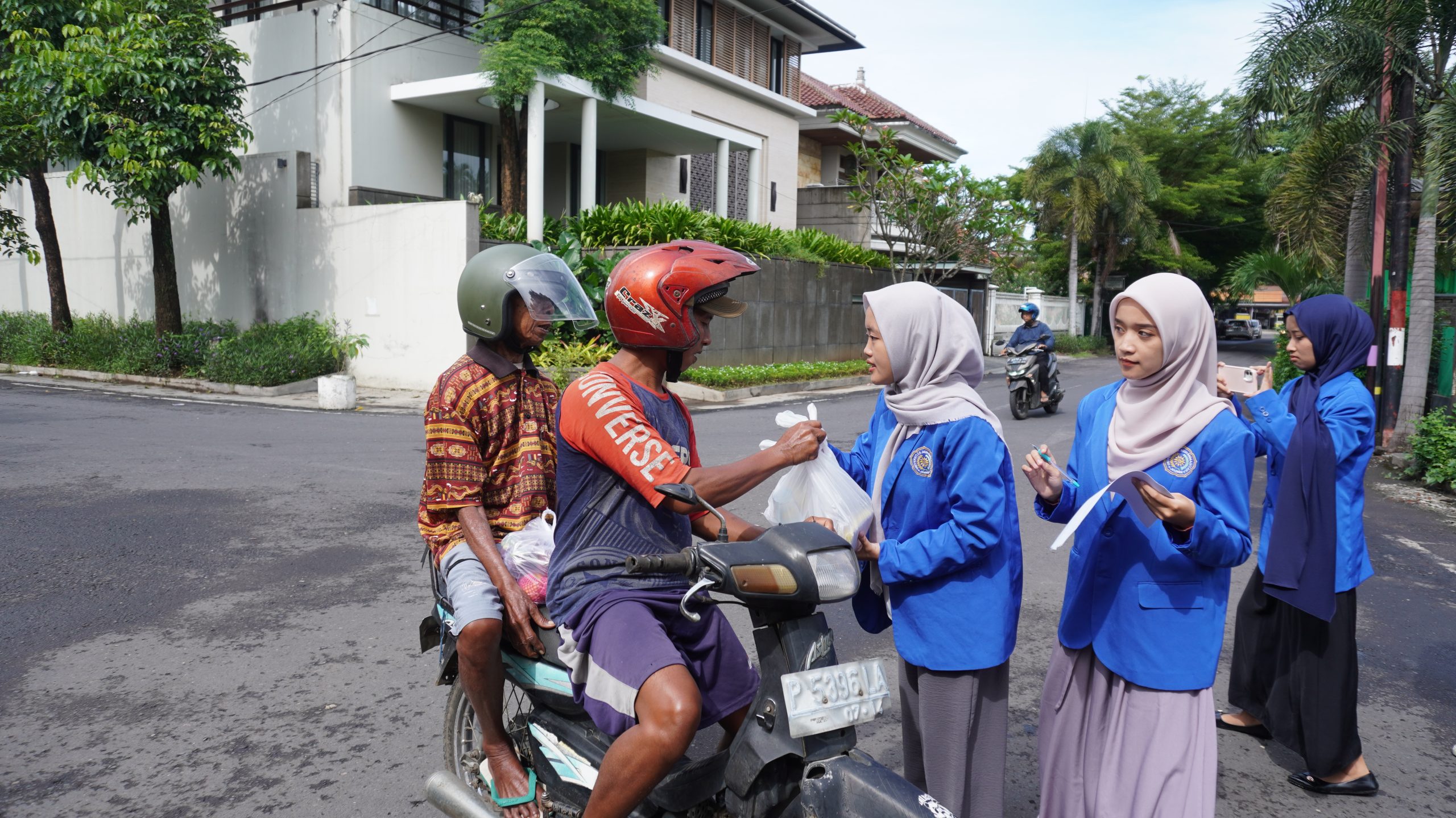 Sinergi Kebaikan di Jumat Pertama 2025: Lazismu Jember dan Fakultas Psikologi Unmuh